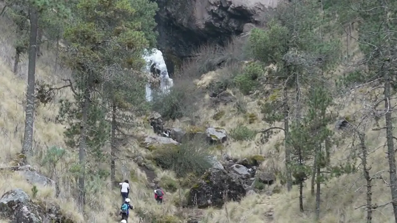 La cascada congelada del Iztaccíhuatl: ruta de 12 km desde el Parque Dos Aguas y la presa Nexcoalango