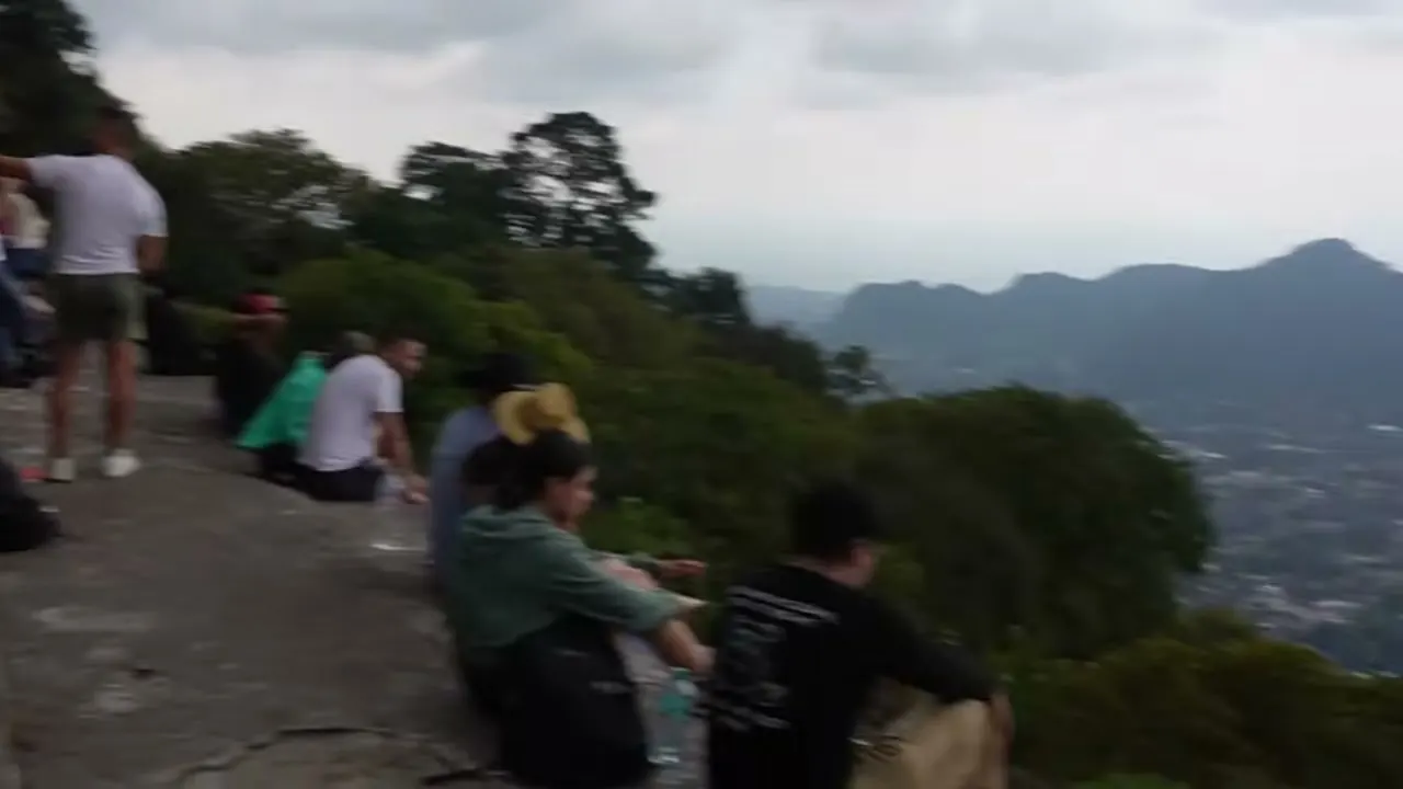 El mirador de la cima, con el valle de Tepoztlán al fondo