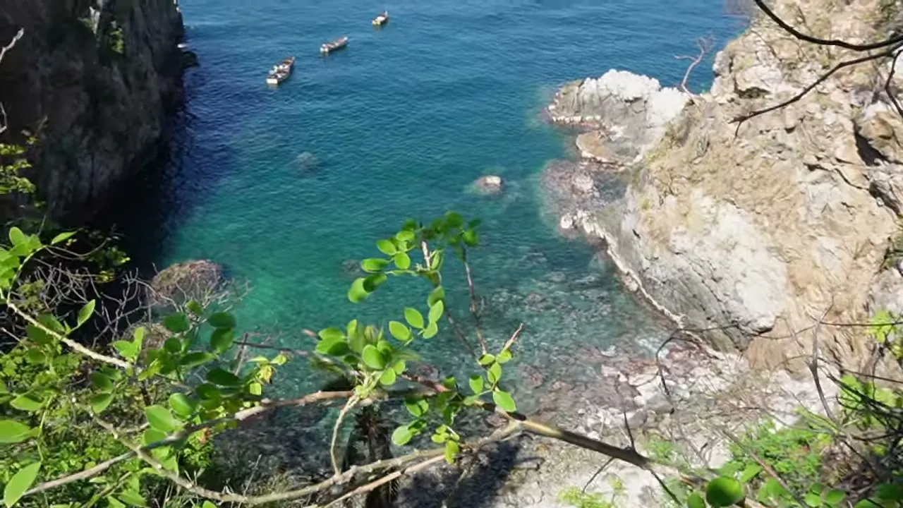 El Clarín: la playa casi virgen de la zona poniente de Acapulco (y los delfines que vimos)