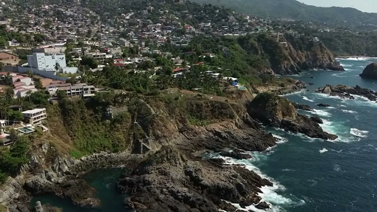 La costa poniente de Acapulco desde el dron