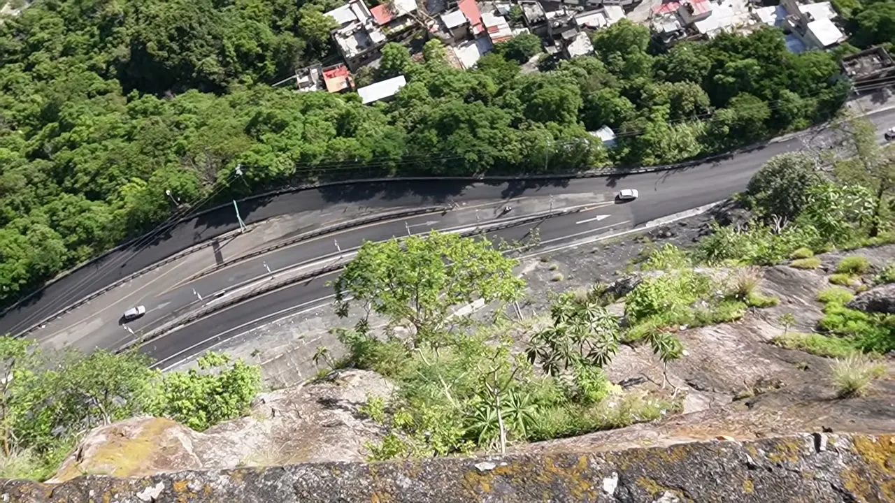 La autopista vista desde el mirador