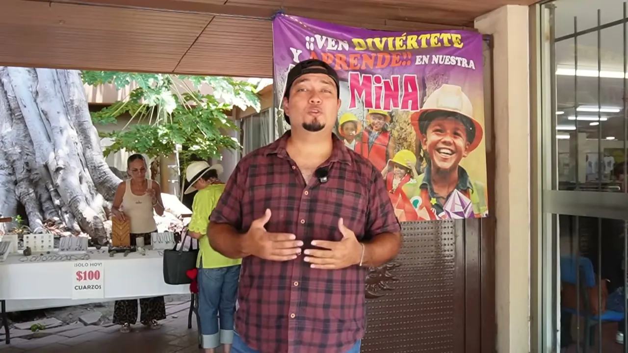 La entrada a la réplica de la mina en el Parque Papagayo
